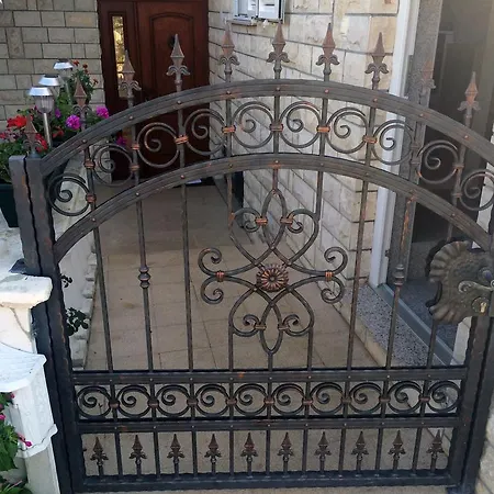 Primasrima Apartments Apartman
